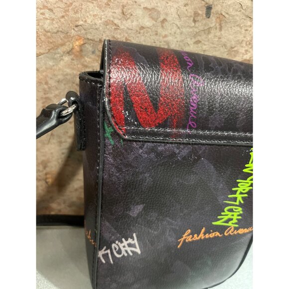 DKNY w/ Charm Small Crossbody Bag Graffiti Design Black Cleo Phone - Picture 7 of 7
